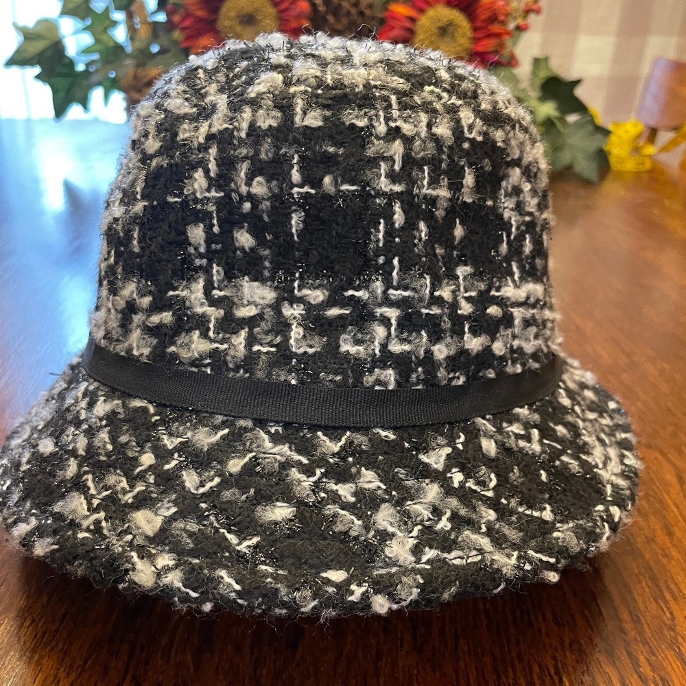 Tweed hat black and white